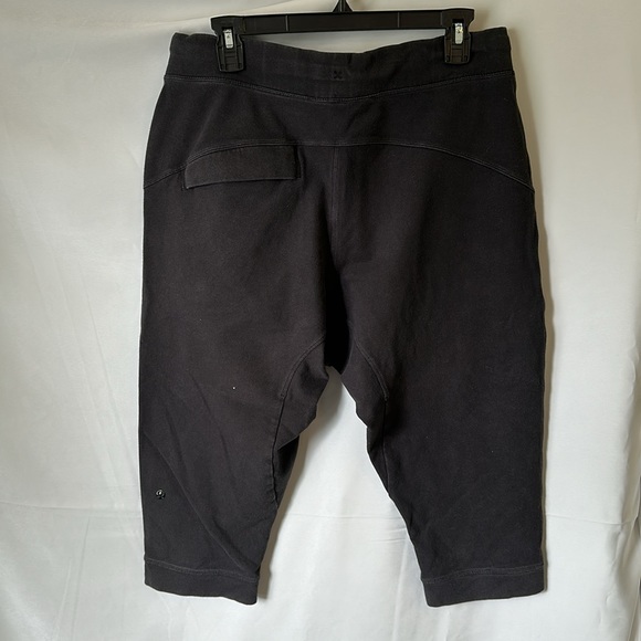 Lululemon cropped jogger • black • pre-owned - Picture 2 of 4
